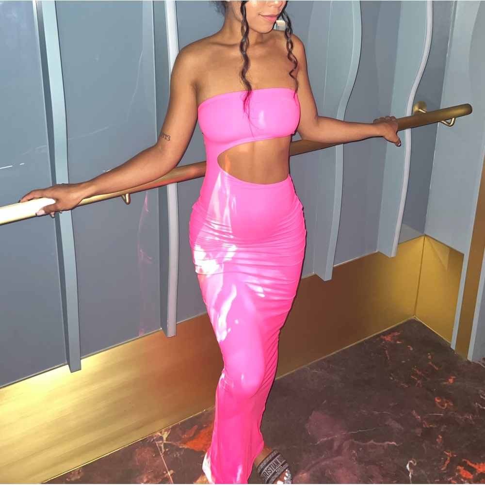 SKIMS STRAPLESS CUTOUT DRESS
